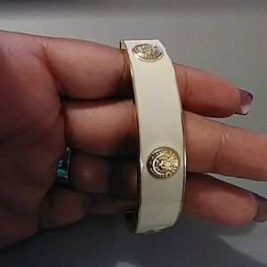 Hinged bracelet